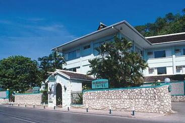 هتل Doctors Cave Beach