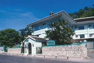 Hotel Doctors Cave Beach