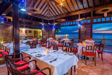 Grand Decameron Montego Beach, A Trademark All Inclusive Resort