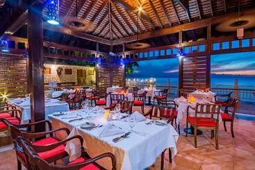 Grand Decameron Montego Beach, A Trademark All Inclusive Resort