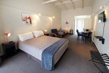 Ambassador Thermal Motel