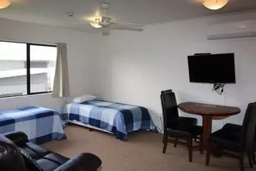 فندق على الطريق BK's Counties Motor Lodge