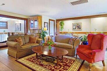 فندق Babbling Brook Inn