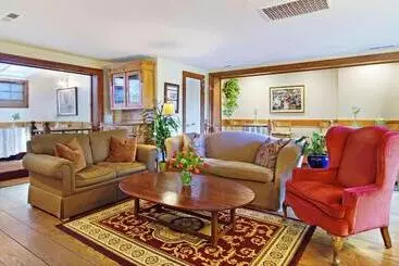 فندق Babbling Brook Inn