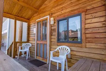 ホテル Americas Best Value Inn By The River Hot Springs