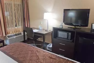 Отель Days Inn & Suites By Wyndham Coralville / Iowa City