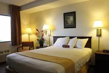 فندق Clover Island Inn