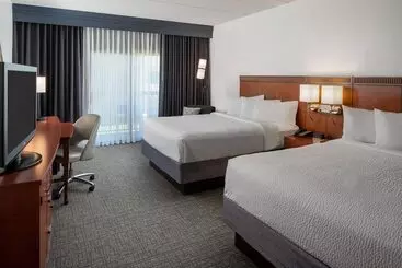 Отель Courtyard By Marriott Memphis East/park Avenue