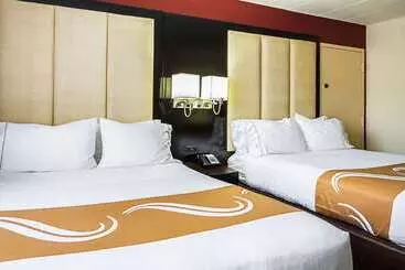 호텔 Quality Inn & Suites