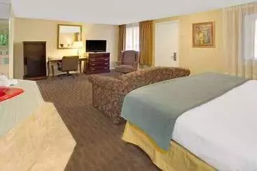 Отель Days Inn By Wyndham Silver Spring