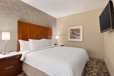 هتل Embassy Suites By Hilton San Antonio Airport