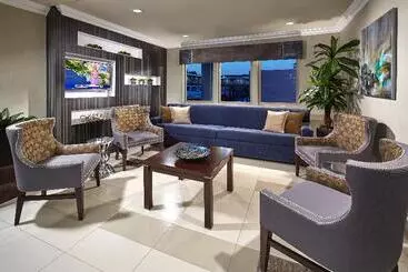 فندق على الطريق Eden Roc Inn & Suites Near The Maingate