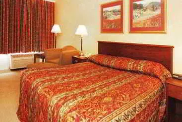 酒店 Econo Lodge Inn & Suites