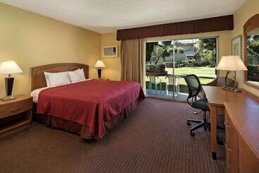 בית מלון כפרי Golden Sails