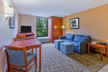 فندق Hampton Inn Hendersonville
