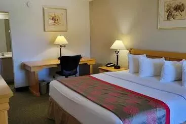 هتل Ramada By Wyndham & Suites Warner Robins