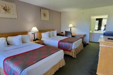 هتل Ramada By Wyndham & Suites Warner Robins