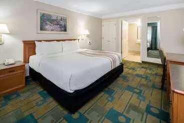 Отель Days Inn By Wyndham San Diego Vista