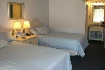 هتل Golden Palms Inn & Suites