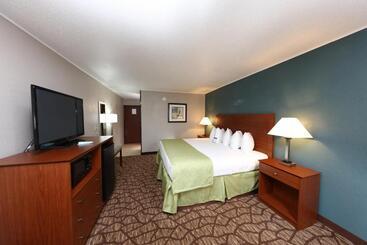 هتل Americinn By Wyndham Grand Rapids Airport North