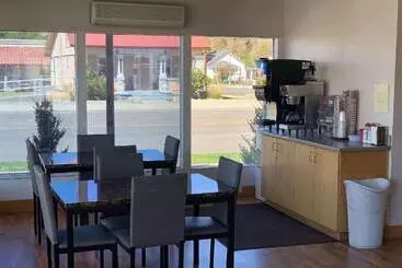 فندق Econo Lodge Inn & Suites