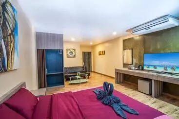 Hotel S A F E Residence Patong