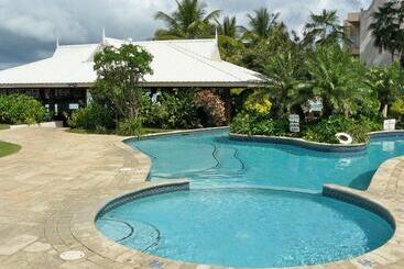 Tropikist Beach Hotel & Resort