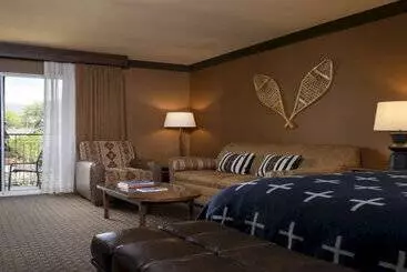 Отель Wayfinder Bishop