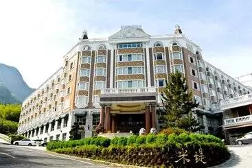 Le Midi Hotel Chitou