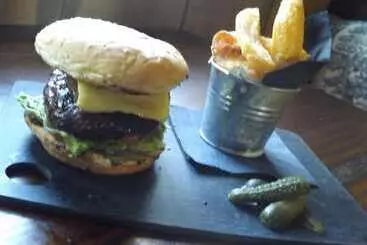 בית מלון כפרי Hadley Bowling Green Inn