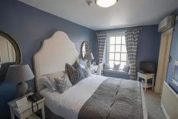 The George Hotel And Beach Club