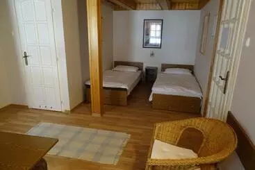 Hotel Alabárdos Panzió és Apartmanház