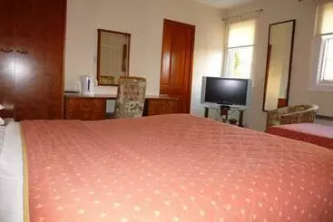 Отель Somerton House