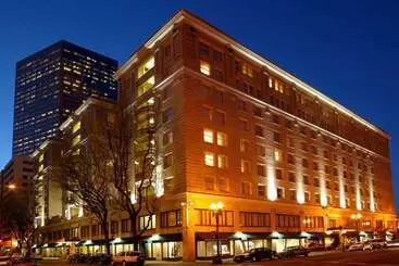 호텔 Embassy Suites By Hilton Portland Downtown