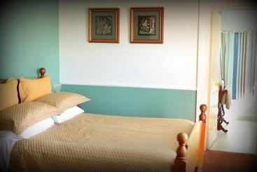 Hotel Meredith House