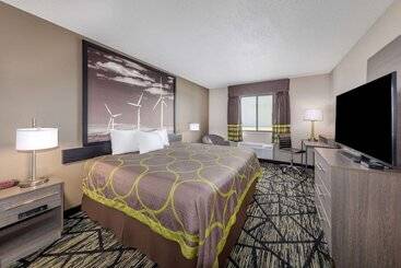 فندق على الطريق Super 8 By Wyndham Pratt