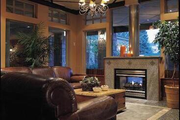 Pinnacle Hotel Whistler