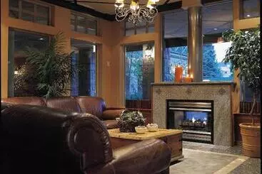 Pinnacle Hotel Whistler