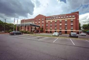 فندق Comfort Suites Outlet Center