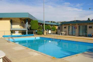 فندق Hospitality Inn