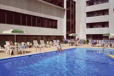 בית מלון כפרי Universel Montréal