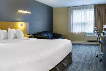 هتل Clarion Pointe Quebec Airport