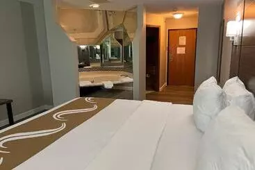 בית מלון כפרי Quality Inn & Suites Red Wing