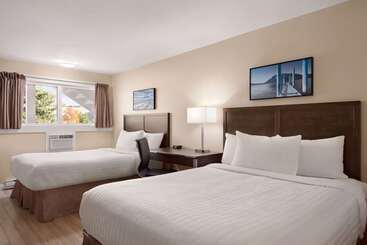 Отель Travelodge By Wyndham Salmon Arm Bc