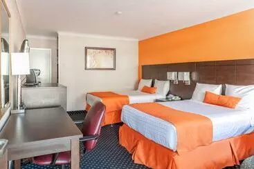 هتل Knights Inn North Bay