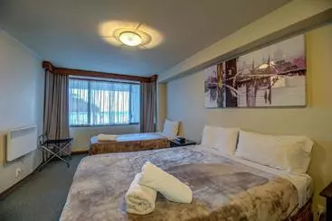 Отель The Lodges