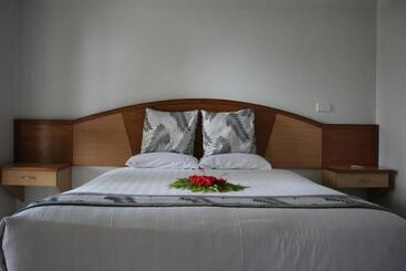 فندق Capricorn International