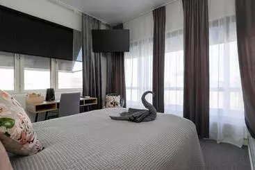 فندق Li & Ravintola Martinhovi