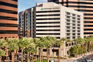 فندق Embassy Suites By Hilton Phoenix Downtown North