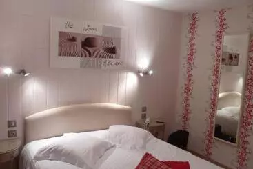 בית מלון כפרי Restaurant Les Pins Logis